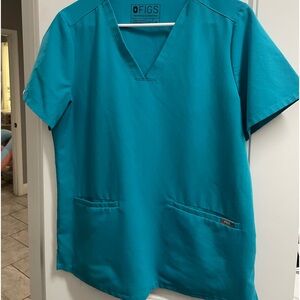 Figs scrub top in medium